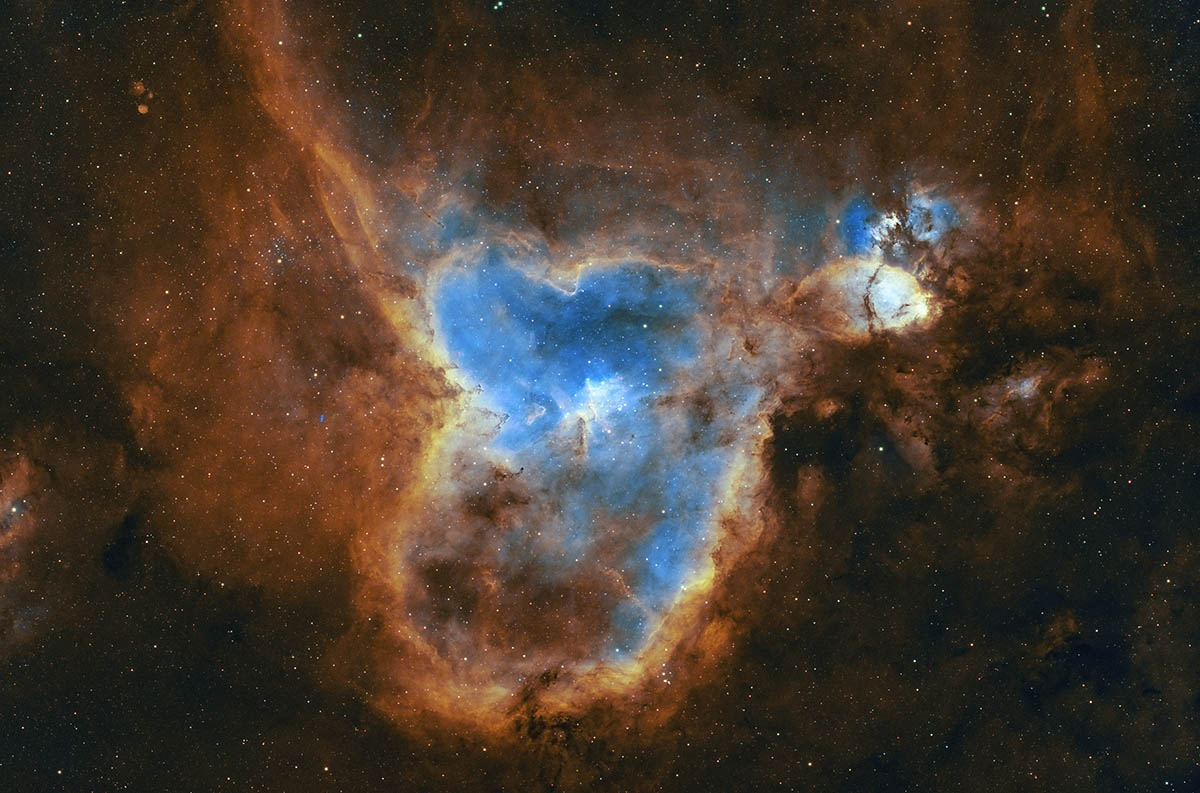 Askar SQA70 f/4.8 Quintuplet Petzval Refractor Telescope