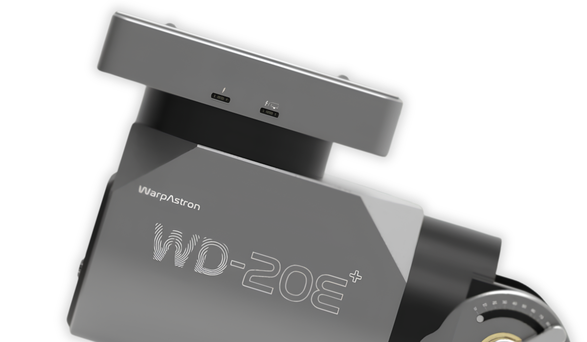 WARPDRIVE WD-20EP power ports on the saddle.